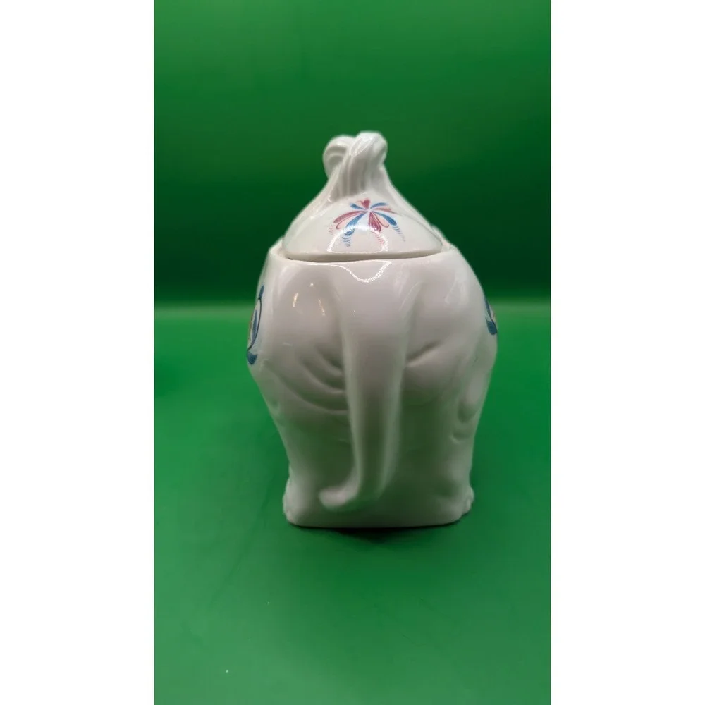 Vtg Elizabeth Arden Royal Pavilion at Brighton Porcelain Elephant Tea Caddy 1978